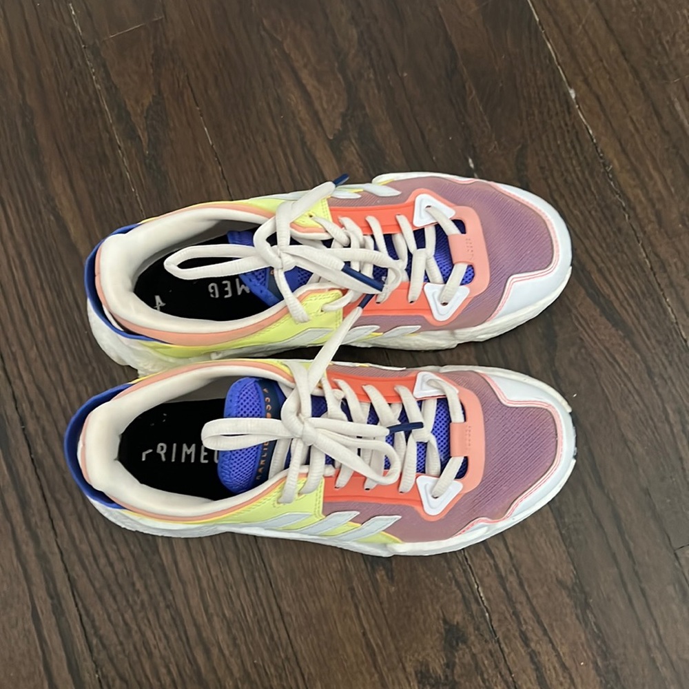 Karlie Kloss ADIDAS primegreen sneakers